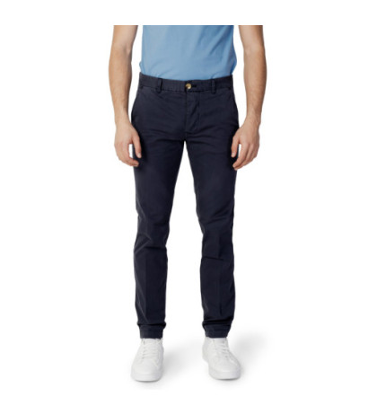 Blauer Trousers...