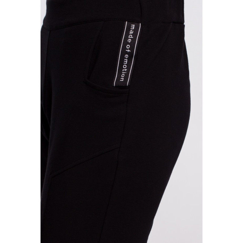 M493 Trousers with rips - black