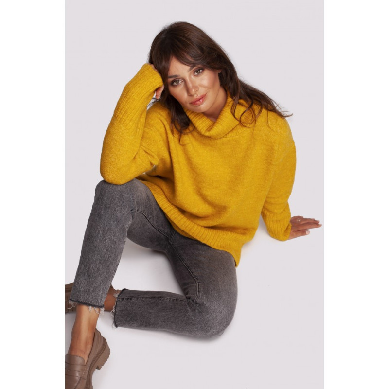 BK086 Sweater with turtleneck and back slit - honey