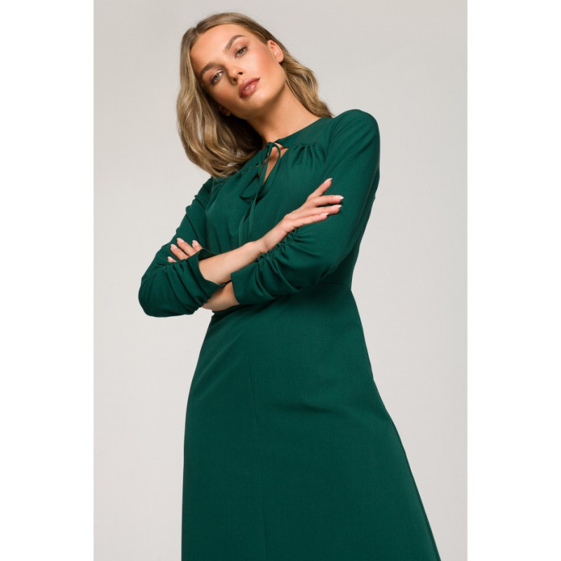 S325 Dress with binding at neckline - green