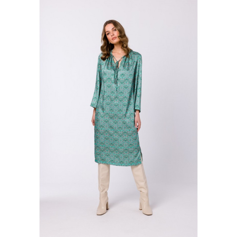 S338 Kaftan dress with binding at the neck - model 1