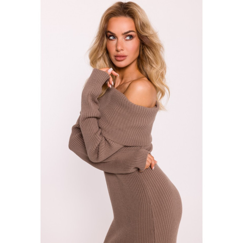 M823 Sweater dress with wide collar - cappuccino