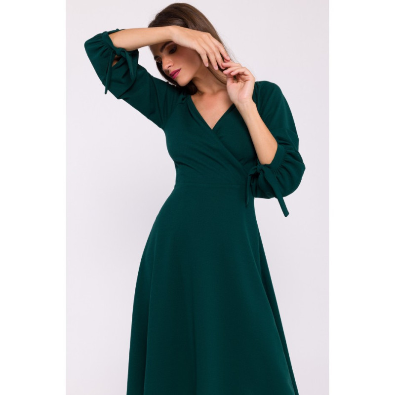 S383 Flared dress with tied sleeves - green