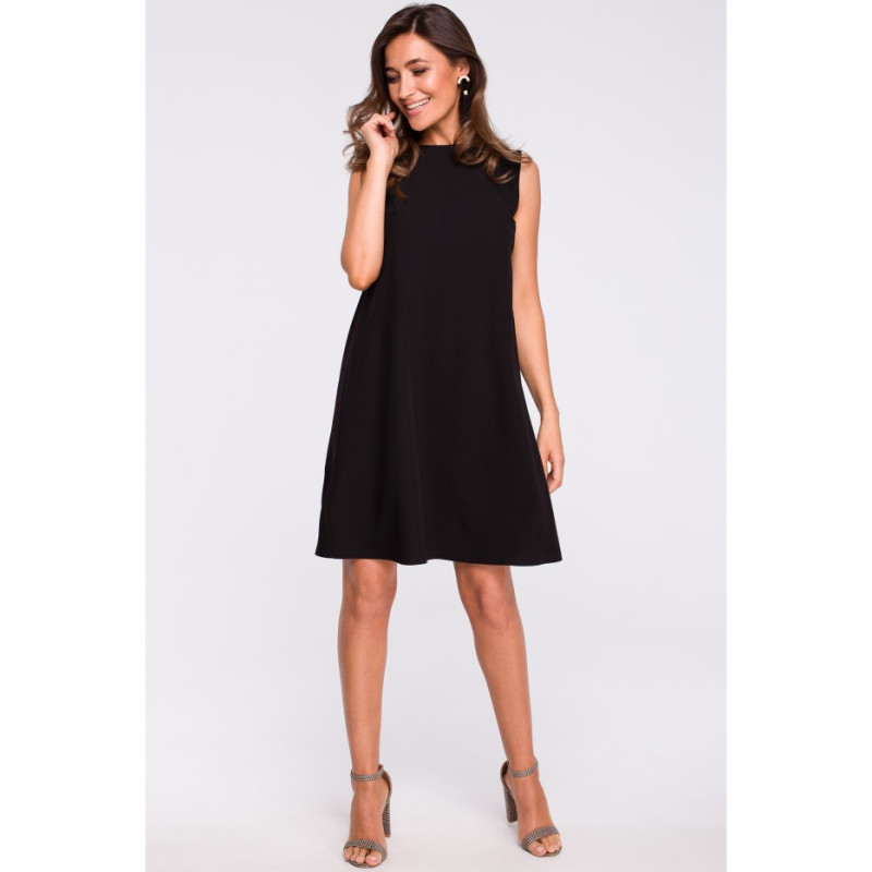 S157 Trapeze dress with back neckline - black