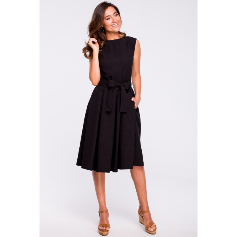 S161 Elegant dress with contrasting pleats - black