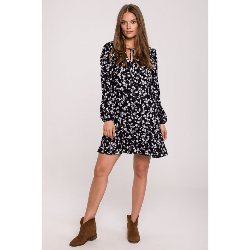 K121 Oversize dress with ruffle and print - model 1