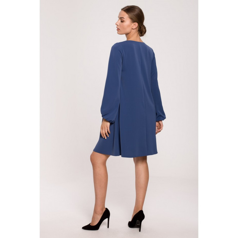 S273 Dress with wide sleeves and neckline - blue