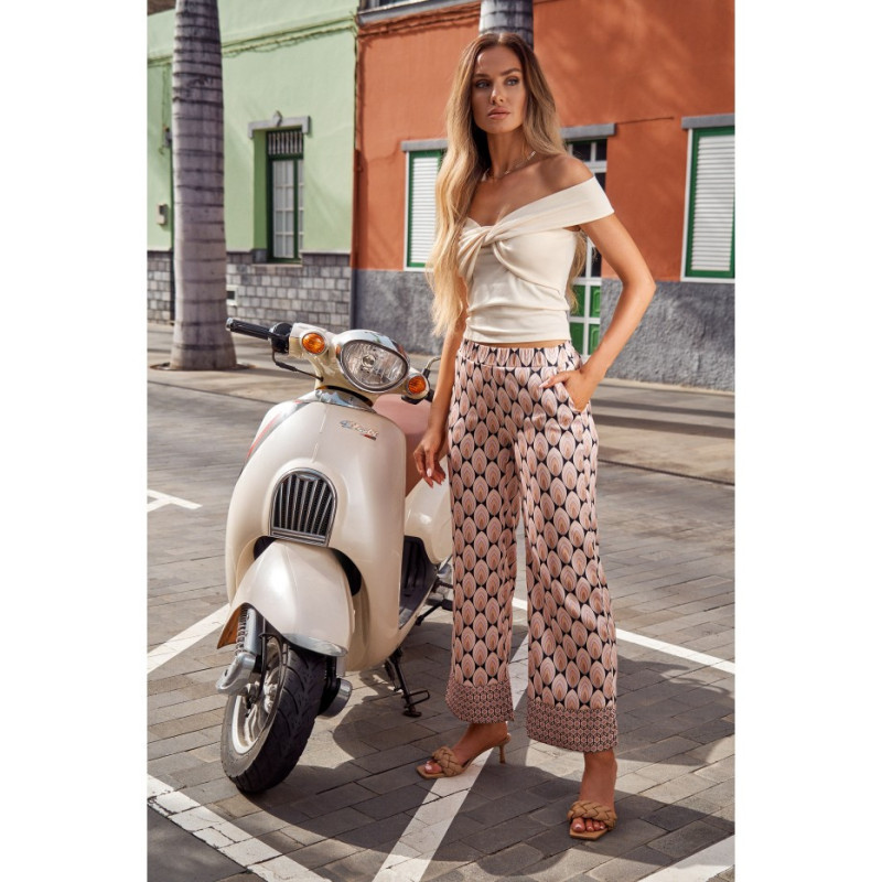 M677 Printed culotte pants - model 3