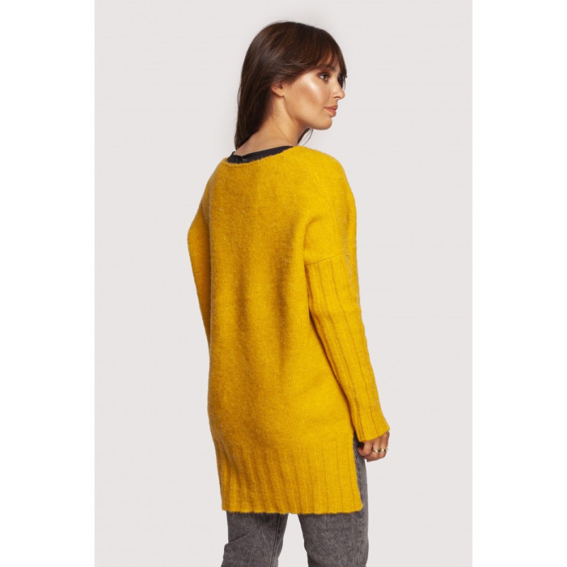 BK083 Sweater with neckline and longer back - honey