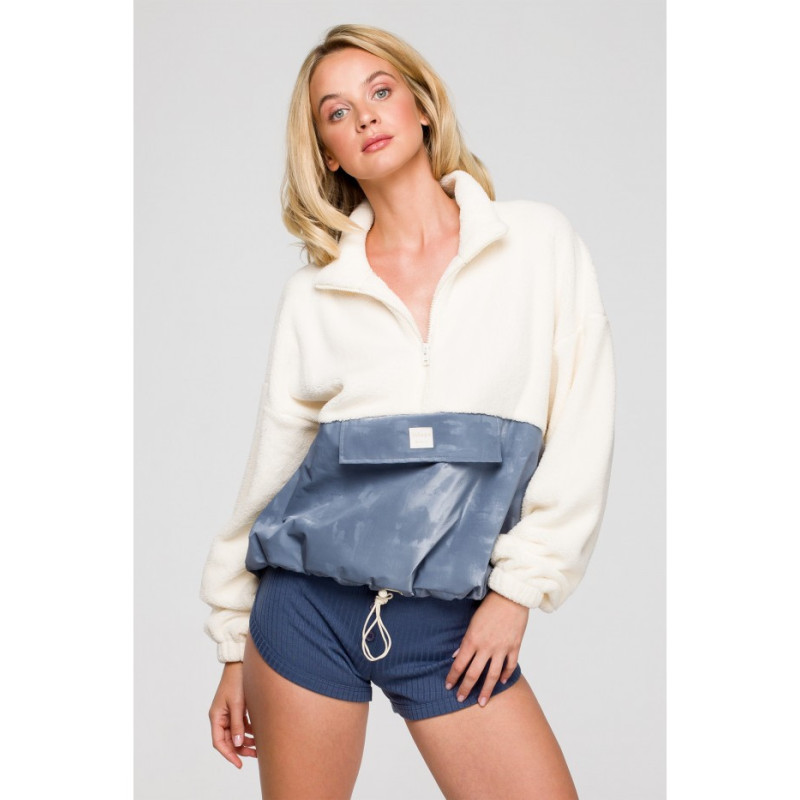 LA114 Plush sweatshirt with velcro pocket - model 3